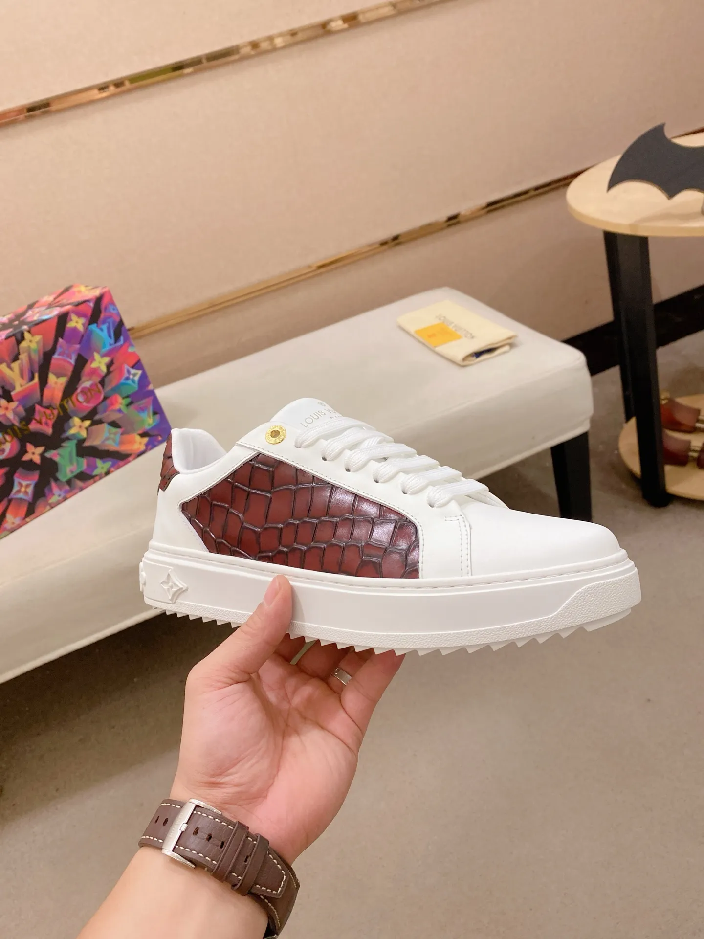 Men's shoes💰: 540💰(Niuli: full package) louis vuitton (Louis Vuitton/lv) top 🔍🔍 new models are on sale at the same time at the counter. The upper 🇮🇹 is imported from Italy, first-layer cowhide, and the lining is fully imported cowhide. 💪💪, completely 1⃣️ to 1 ⃣️Re-engraved🇮🇹💪💪, ⚠Sole: The original sole is specially provided by the original factory, the exclusive movable molded sole is super comfortable, ⚠The original factory follows the order, 🔍🔍high quality, you can enter and exit the counter at will, welcome to compare⚠. Code number:38-44